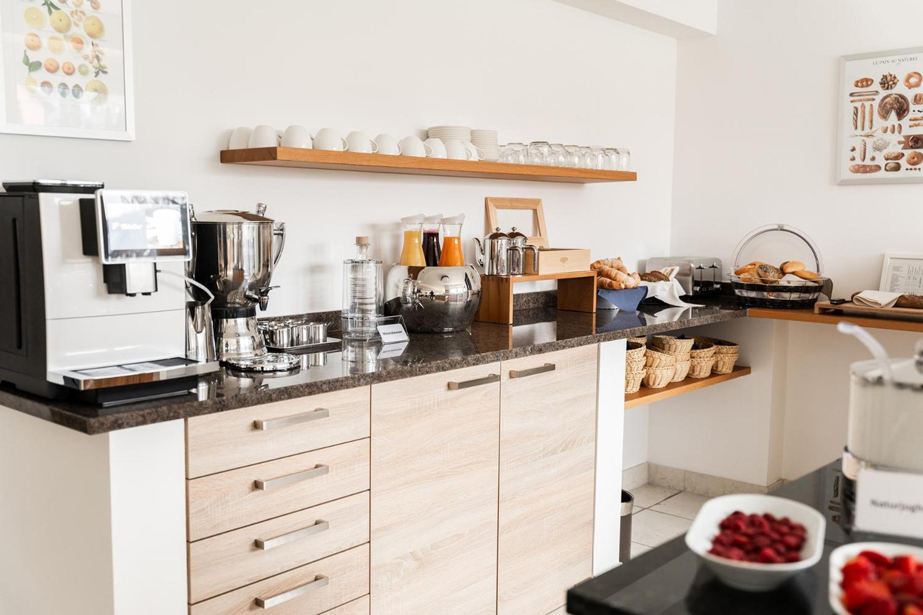 Hotel Vier Jahreszeiten An Der Therme & Kliniken Bad Krozingen Naehe Freiburg & Schwarzwald Ideal Fuer Wellness Kur & Business Ausfluege 24H Check In- Wlan & Parken Gratis Bagian luar foto