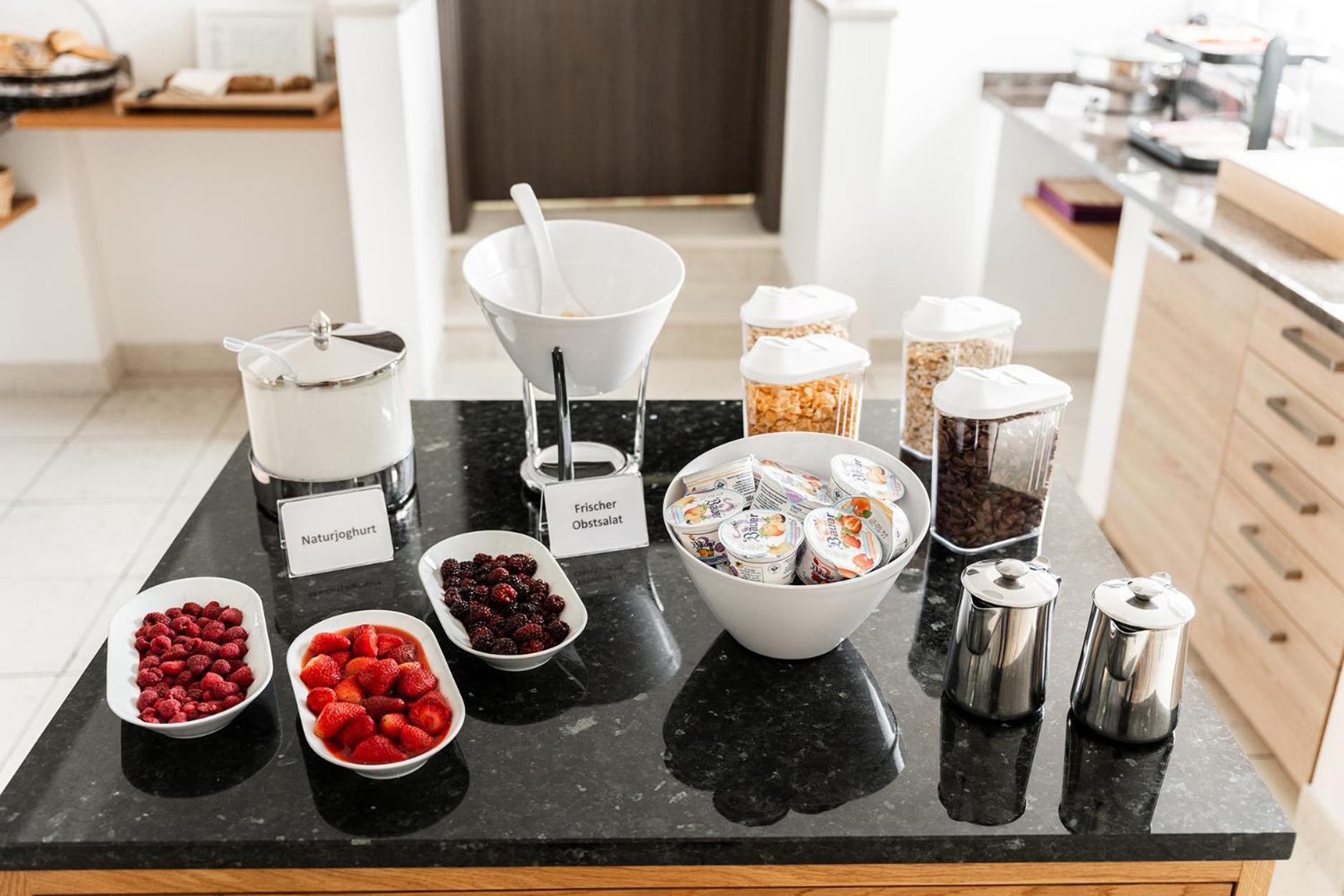 Hotel Vier Jahreszeiten An Der Therme & Kliniken Bad Krozingen Naehe Freiburg & Schwarzwald Ideal Fuer Wellness Kur & Business Ausfluege 24H Check In- Wlan & Parken Gratis Bagian luar foto