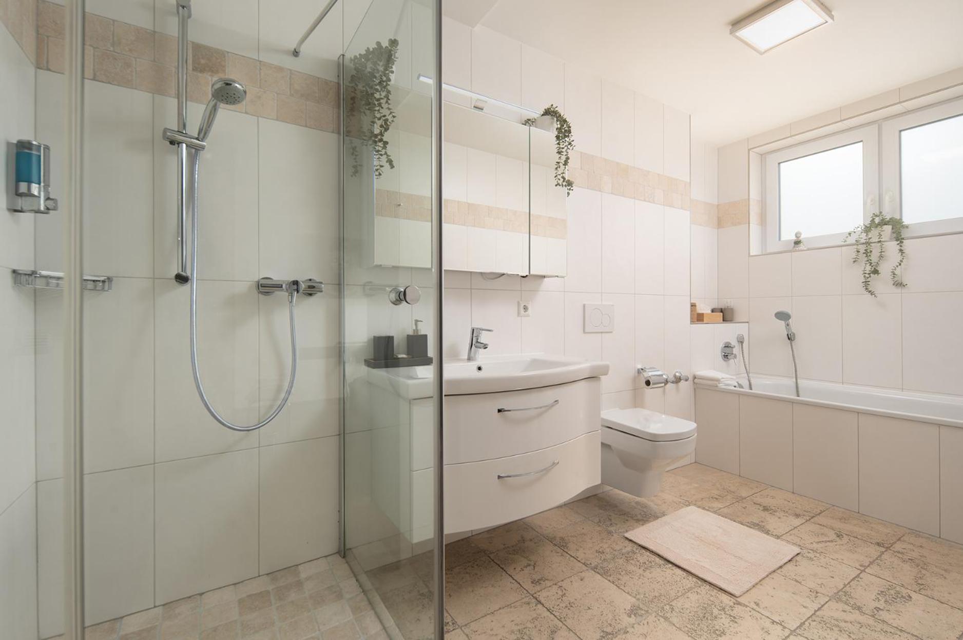Hotel Vier Jahreszeiten An Der Therme & Kliniken Bad Krozingen Naehe Freiburg & Schwarzwald Ideal Fuer Wellness Kur & Business Ausfluege 24H Check In- Wlan & Parken Gratis Bagian luar foto